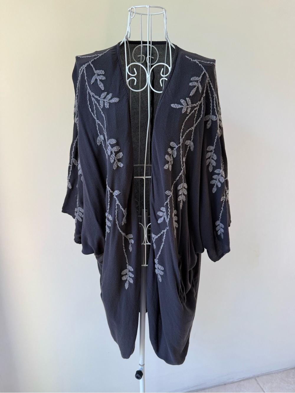 XCVI Embroidered Rayon Cocoon Cardigan Kimono Gray Open Front Medium